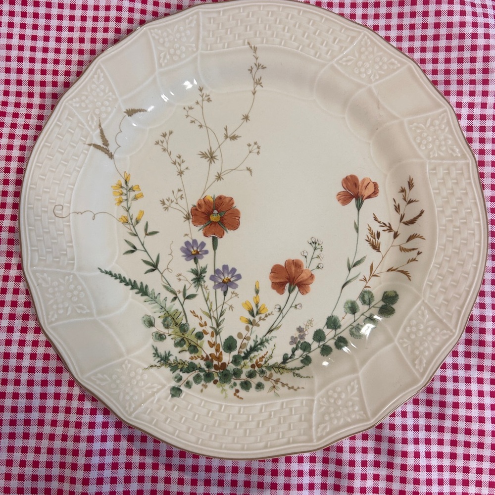 Mikasa Margaux 10 7/8” Dinner Plate Excellent Condition Fine Ivory Japan